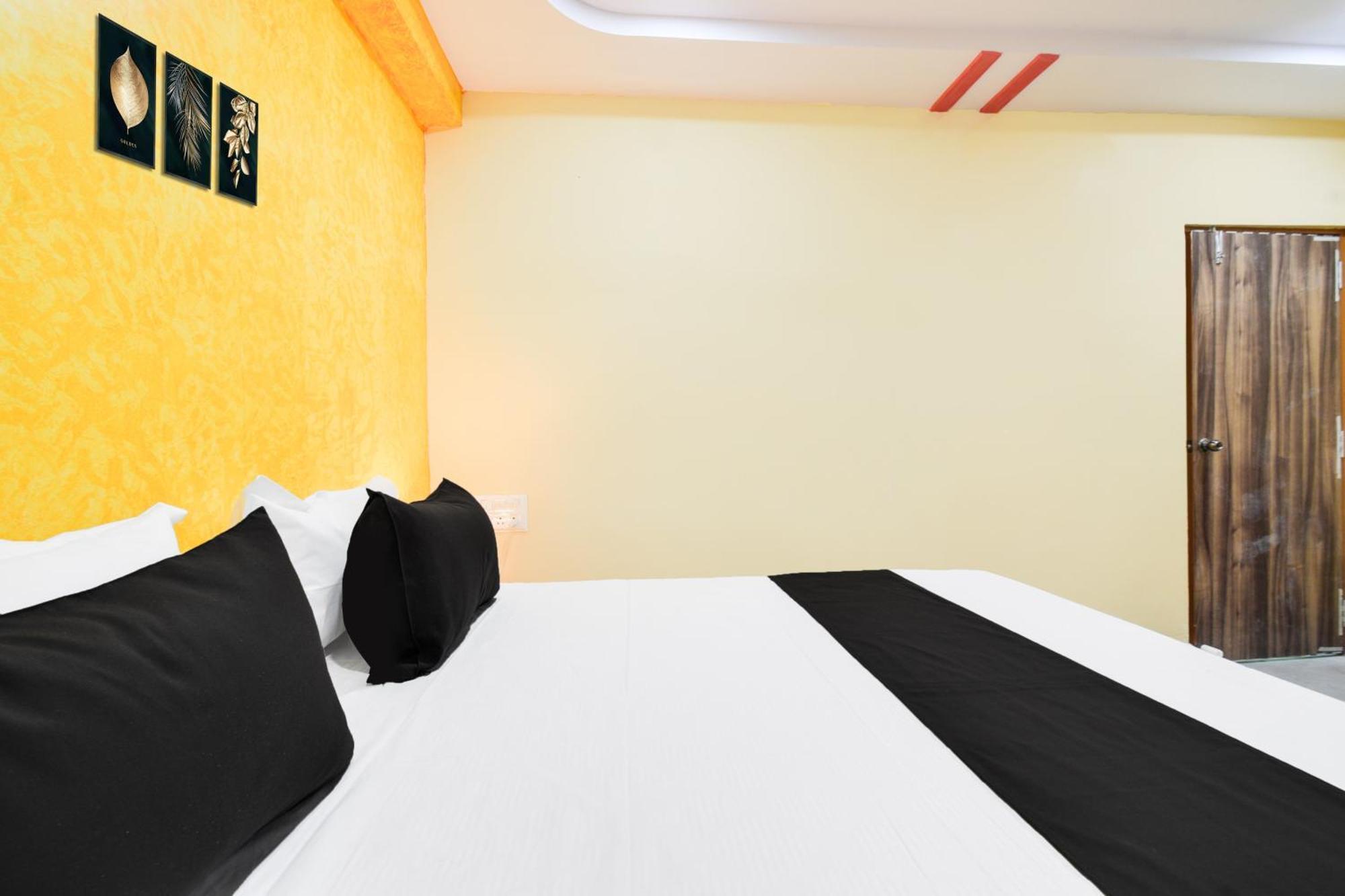 Hotel O Lucky Grand Hyderabad Exteriör bild